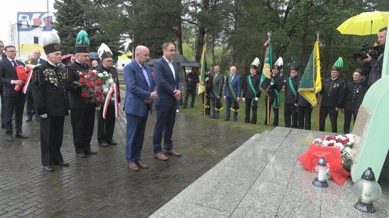 PAMIĘĆ WCIĄŻ ŻYWA – W MACHOWIE ODDALI HOŁD OFIAROM WYPADKÓW PRZY PRACY