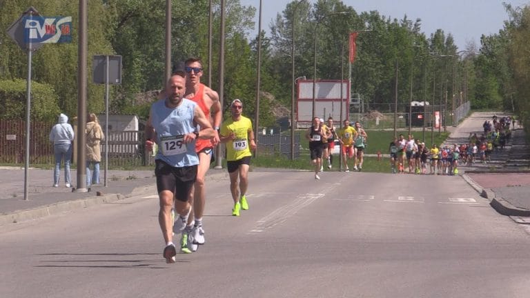 BIEGACZE RYWALIZOWALI NA TRASIE – 44. TARNOBRZESKI BIEG SIARKOWCA
