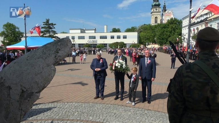 NARODOWE ŚWIĘTO 3 MAJA – W TARNOBRZEGU UPAMIĘTNILI TWÓRCÓW KONSTYTUCJI