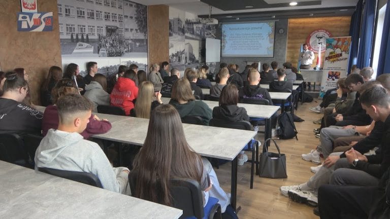 UZALEŻNIENIE W SIECI – W TARNOBRZEGU WYSTARTOWAŁ NOWY PROGRAM PROFILAKTYCZNY