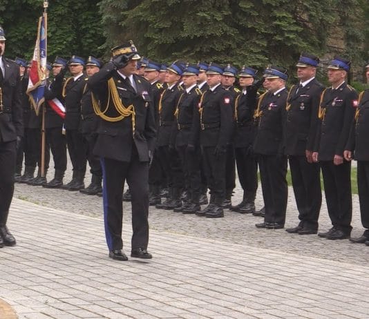 ŚWIĘTOWALI PRZED ZAMKIEM TARNOWSKICH – UROCZYSTY DZIEŃ STRAŻAKA W TARNOBRZEGU