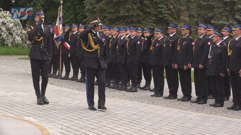 ŚWIĘTOWALI PRZED ZAMKIEM TARNOWSKICH – UROCZYSTY DZIEŃ STRAŻAKA W TARNOBRZEGU