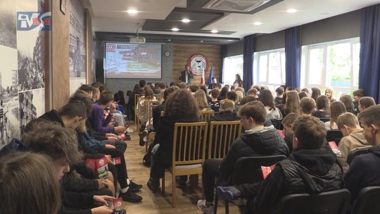 ZAPREZENTOWALI SWOJĄ OFERTĘ – DZIEŃ OTWARTY W TARNOBRZESKIEJ „BUDOWLANCE”