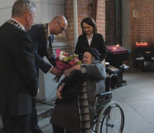 WYJĄTKOWA UROCZYSTOŚĆ W SANDOMIERZU – OJCIEC TYTUS PIŁAT HONOROWYM OBYWATELEM MIASTA