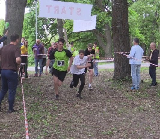 MITING W BIEGACH PRZEŁAJOWYCH W GRĘBOWIE – RYWALIZACJA W RAMACH OLIMPIAD SPECJALNYCH