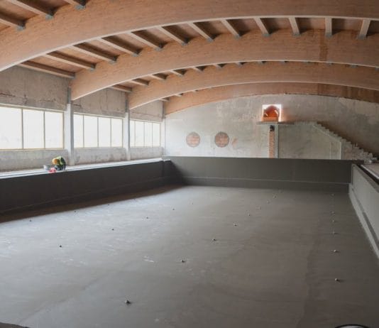 INWESTYCJA Z DUŻYM OPÓŹNIENIEM – KIEDY BASEN W SANDOMIERZU ZOSTANIE ODDANY DO UŻYTKU?