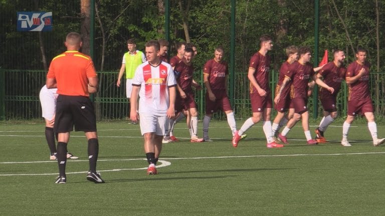 PIŁKARZE JUNIORA ZAKRZÓW BEZ PUNKTÓW – CENNE ZWYCIĘSTWO PŁOMIENIA TRZEŚŃ