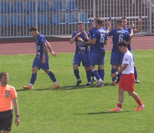 PIŁKARZE WISŁY WCIĄŻ BEZ PRZEŁAMANIA – VICTORIA SKALBMIERZ WYGRAŁA W SANDOMIERZU