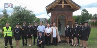 ŚWIĘTO W MIEJSCOWOŚCI KRAWCE – KAPLICZKA ZOSTAŁA ODBUDOWANA