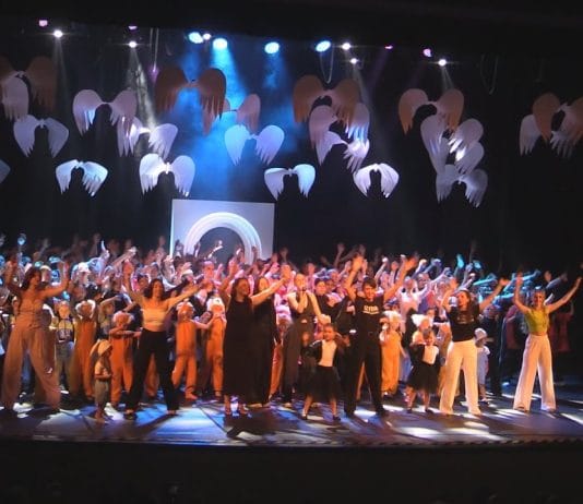 „OTCHŁAŃ” W TARNOBRZESKIM DOMU KULTURY – TANECZNE WIDOWISKO Z PRZESŁANIEM