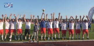 SAMORZĄDOWCY I URZĘDNICY ZAGRALI DLA ZWIERZAKÓW – MECZ CHARYTATYWNY W SANDOMIERZU