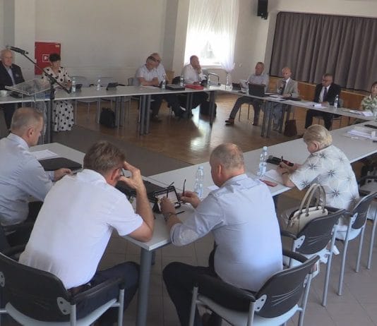 WSZYSCY RADNI POZYTYWNIE OCENILI PRACĘ WÓJTA – SESJA ABSOLUTORYJNA W GRĘBOWIE