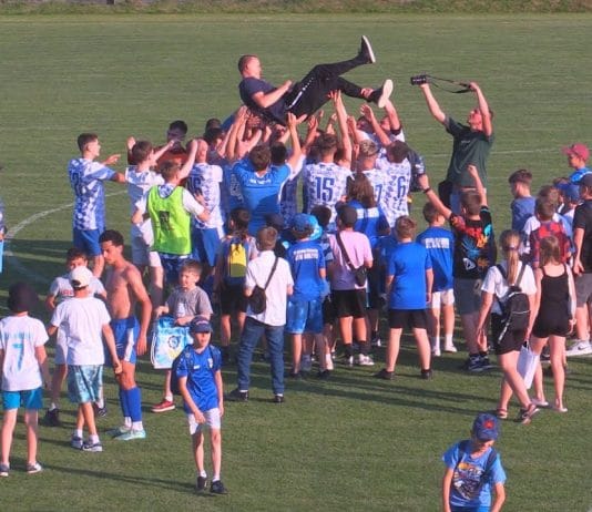 FETA NA STADIONIE W GORZYCACH – PIŁKARZE STALI AWANSOWALI DO IV LIGI