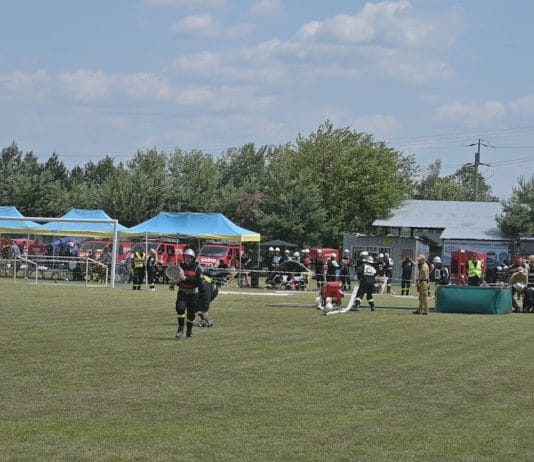 SPRAWDZIAN STRAŻACKICH UMIEJĘTNOŚCI – MIEJSKIE ZAWODY SPORTOWO-POŻARNICZE W MOKRZYSZOWIE