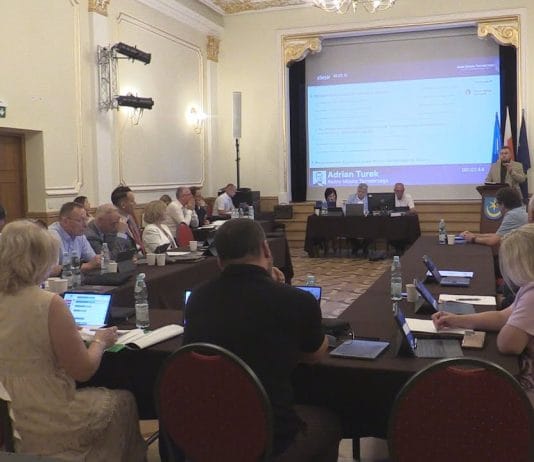 SESJA ABSOLUTORYJNA W TARNOBRZEGU – RADNI POZYTYWNIE OCENILI PRACĘ PREZYDENTA MIASTA