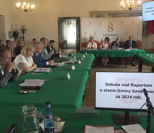 BURMISTRZ OBDARZONY ZAUFANIEM – SESJA ABSOLUTORYJNA W SANDOMIERZU