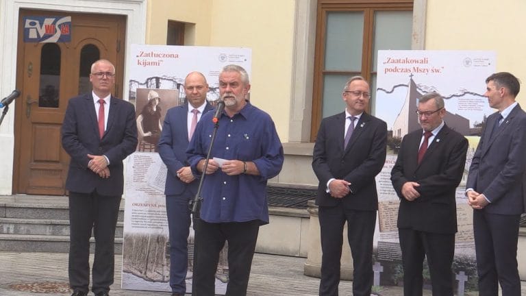 O ZBRODNI NA WOŁYNIU – WYJĄTKOWA WYSTAWA NA DZIEDZIŃCU ZAMKU TARNOWSKICH