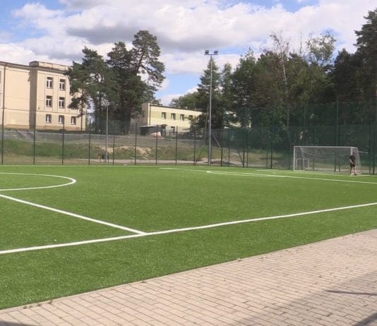 ORLIK W CENTRUM MIASTA ODNOWIONY – SPORTOWA INWESTYCJA W NOWEJ DĘBIE