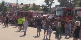 REKORDOWY ZLOT W GRĘBOWIE – STRAŻACY Z REGIONU ZAPREZENTOWALI SWOJE SAMOCHODY