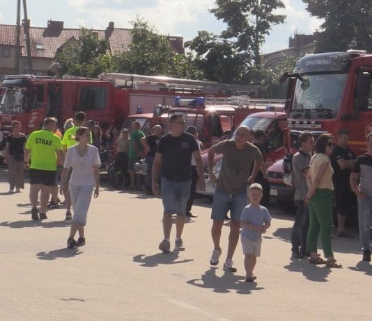 REKORDOWY ZLOT W GRĘBOWIE – STRAŻACY Z REGIONU ZAPREZENTOWALI SWOJE SAMOCHODY