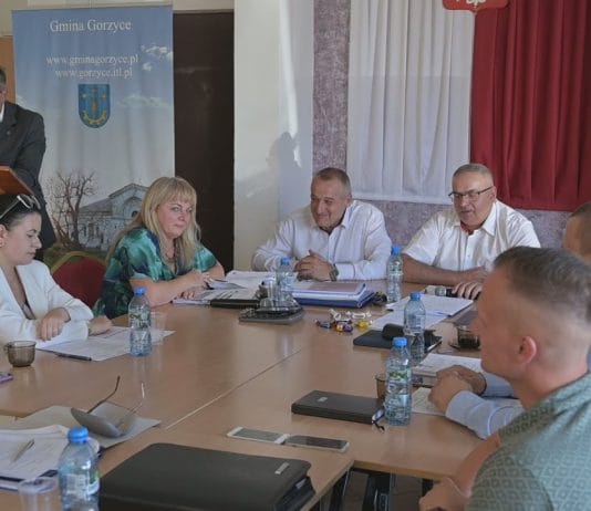 SESJA ABSOLUTORYJNA W GORZYCACH – JEDNOGŁOŚNE WOTUM ZAUFANIA I ABSOLUTORIUM DLA WÓJTA