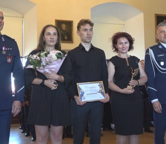 UROCZYSTE ŚWIĘTO POLICJI – FUNKCJONARIUSZE Z SANDOMIERSKIEJ KOMENDY UHONOROWANI