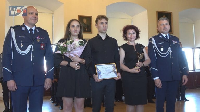 UROCZYSTE ŚWIĘTO POLICJI – FUNKCJONARIUSZE Z SANDOMIERSKIEJ KOMENDY UHONOROWANI