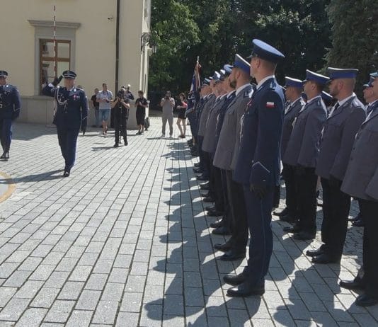 AWANSE I WYRÓŻNIENIA DLA FUNKCJONARIUSZY – ŚWIĘTO POLICJI W TARNOBRZEGU