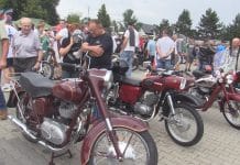KRÓLOWAŁY STARE MOTOCYKLE – ŚWIĘTO MOTORYZACJI NA PLACU TARGOWYM W GRĘBOWIE