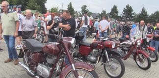 KRÓLOWAŁY STARE MOTOCYKLE – ŚWIĘTO MOTORYZACJI NA PLACU TARGOWYM W GRĘBOWIE