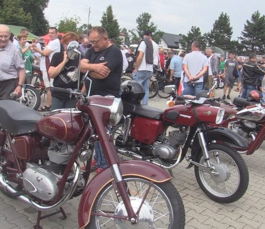 KRÓLOWAŁY STARE MOTOCYKLE – ŚWIĘTO MOTORYZACJI NA PLACU TARGOWYM W GRĘBOWIE