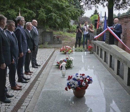 W ROCZNICĘ AKCJI BURZA I BITWY POD PIELASZOWEM – SANDOMIERZ ODDAŁ HOŁD BOHATEROM