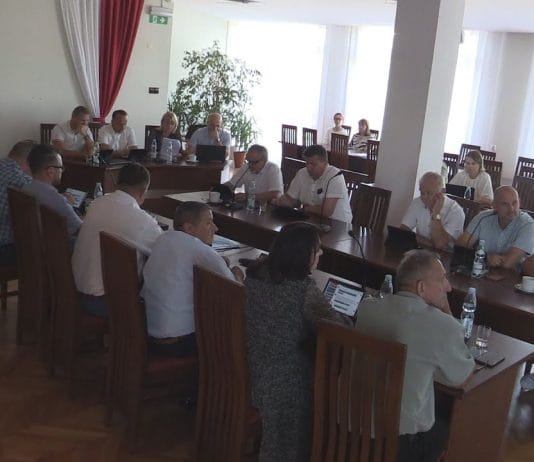 WOTUM ZAUFANIA I ABSOLUTORIUM DLA BURMISTRZA – RADA MIEJSKA W BARANOWIE SANDOMIERSKIM BYŁA JEDNOGŁOŚNA