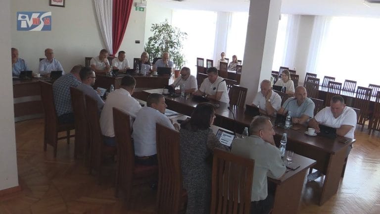 WOTUM ZAUFANIA I ABSOLUTORIUM DLA BURMISTRZA – RADA MIEJSKA W BARANOWIE SANDOMIERSKIM BYŁA JEDNOGŁOŚNA