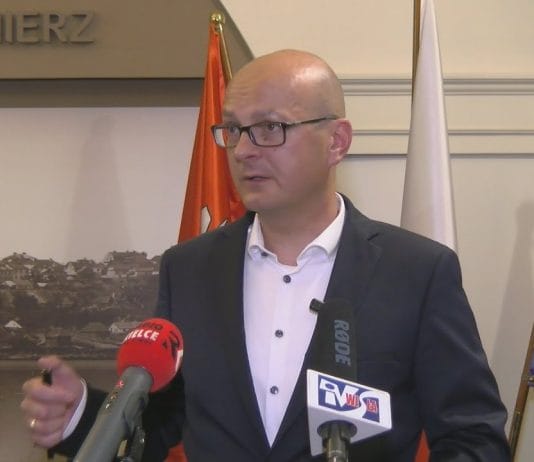 W SANDOMIERZU PRZYMIERZAJĄ SIĘ DO ZMIAN – URZĄD MIEJSKI W NOWYM MIEJSCU?