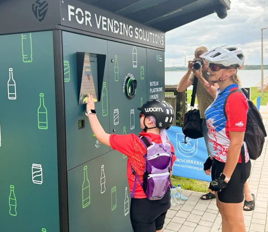 PROJEKT PLANETA ALBO PLASTIK – BUTELKOMAT NAD JEZIOREM TARNOBRZESKIM PLANETA ALBO PLASTIK