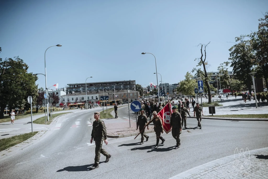 60. MARSZ SZLAKIEM I KOMPANII KADROWEJ (10)