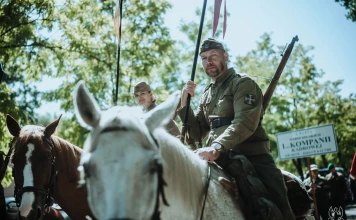 60. MARSZ SZLAKIEM I KOMPANII KADROWEJ (16)