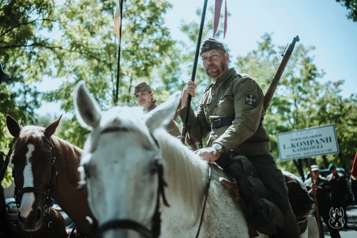 60. MARSZ SZLAKIEM I KOMPANII KADROWEJ (16)