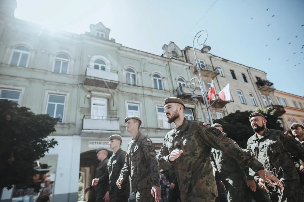 60. MARSZ SZLAKIEM I KOMPANII KADROWEJ (9)