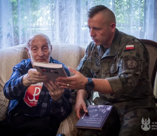 HOŁD DLA BOHATERA POWSTANIA WARSZAWSKIEGO W 81. ROCZNICĘ Bohater Powstania Warszawskiego (1)