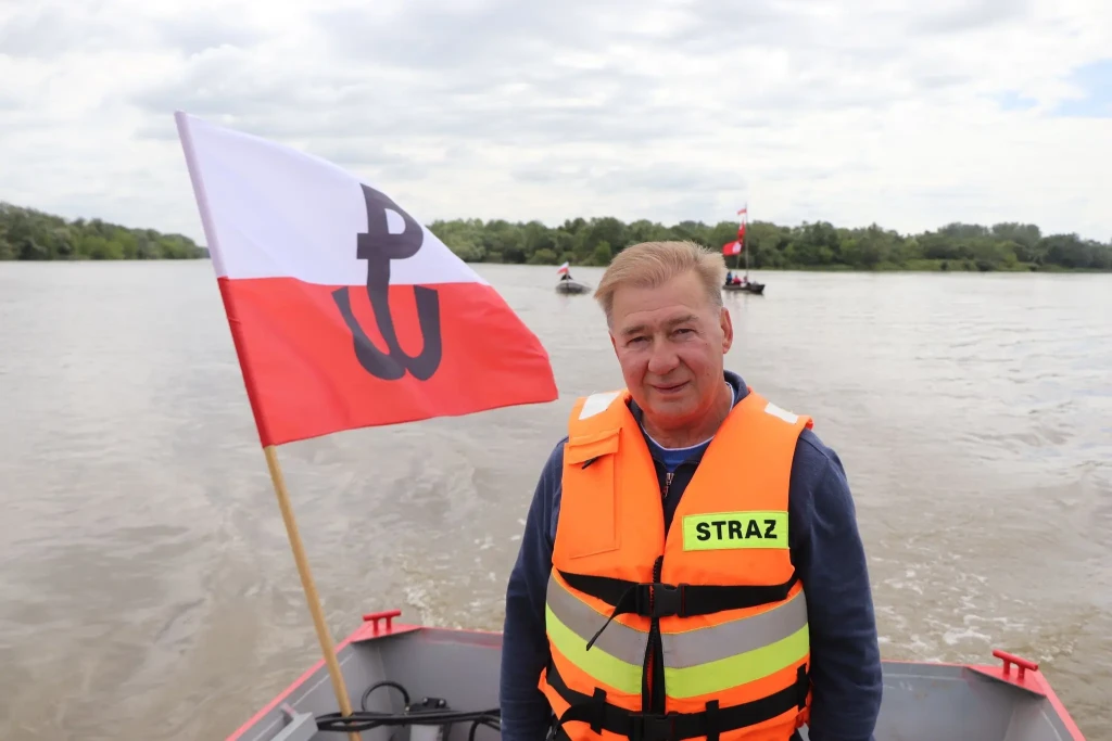I Flis Sanem oraz Wisłą na obchody 81. Rocznicy wybuchu Powstania Warszawskiego (14)