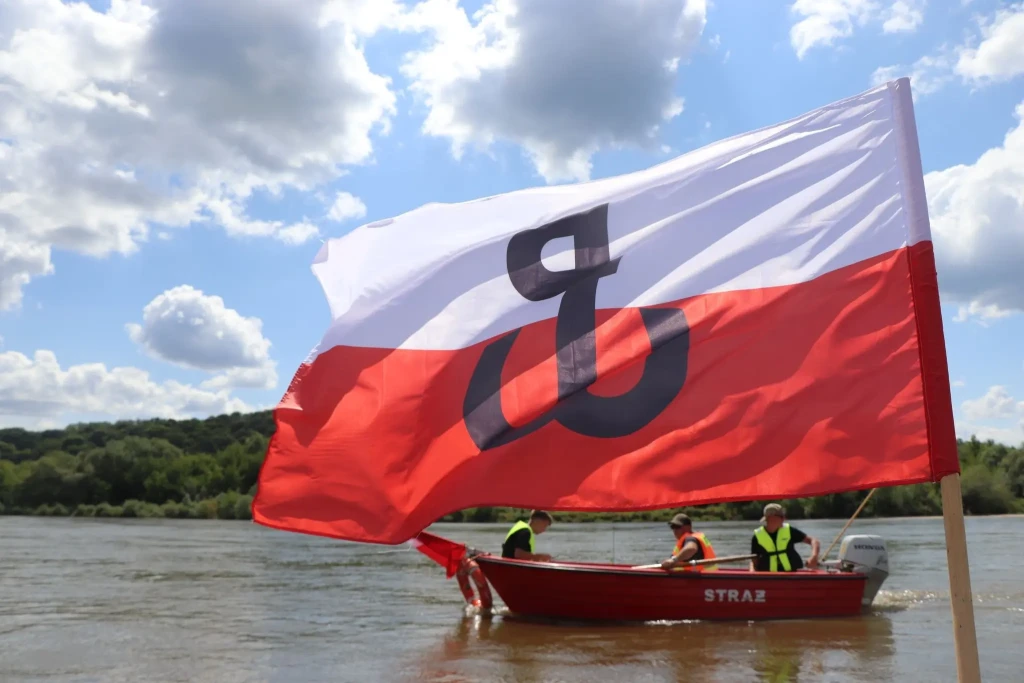 I Flis Sanem oraz Wisłą na obchody 81. Rocznicy wybuchu Powstania Warszawskiego (22)