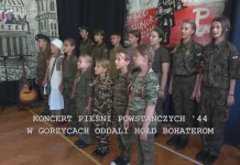 KONCERT PIEŚNI POWSTAŃCZYCH ’44- W GORZYCACH ODDALI HOŁD BOHATEROM KONCERT PIEŚNI POWSTAŃCZYCH '44 (25)