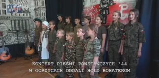 KONCERT PIEŚNI POWSTAŃCZYCH ’44- W GORZYCACH ODDALI HOŁD BOHATEROM KONCERT PIEŚNI POWSTAŃCZYCH '44 (25)
