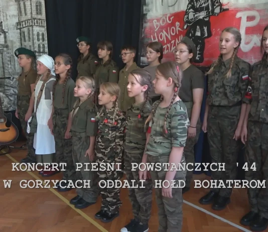 KONCERT PIEŚNI POWSTAŃCZYCH ’44- W GORZYCACH ODDALI HOŁD BOHATEROM KONCERT PIEŚNI POWSTAŃCZYCH '44 (25)