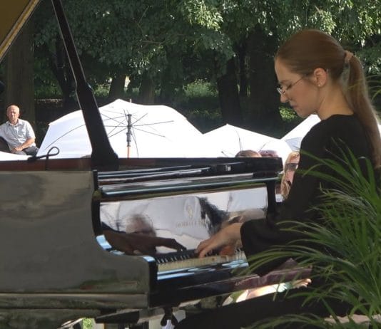 CHOPIN LOKALNIE – PLENEROWY KONCERT PRZED ZAMKIEM TARNOWSKICH