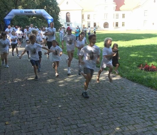 DZIECI DLA NIEPODLEGŁEJ – W TARNOBRZEGU POBIEGLI DLA OCHOTNIKÓW DZIKOWSKICH