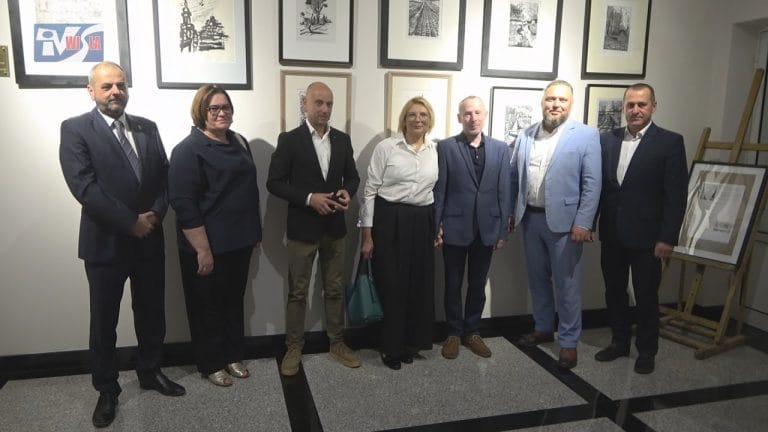 PROMUJĄ LOKALNYCH ARTYSTÓW – NOWA WYSTAWA W STAROSTWIE POWIATOWYM W TARNOBRZEGU