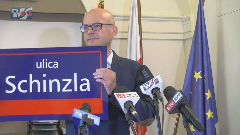 BĘDĄ NOWE TABLICE Z NAZWAMI ULIC – DLACZEGO WŁADZE SANDOMIERZA ZDECYDOWAŁY SIĘ NA ZMIANY?